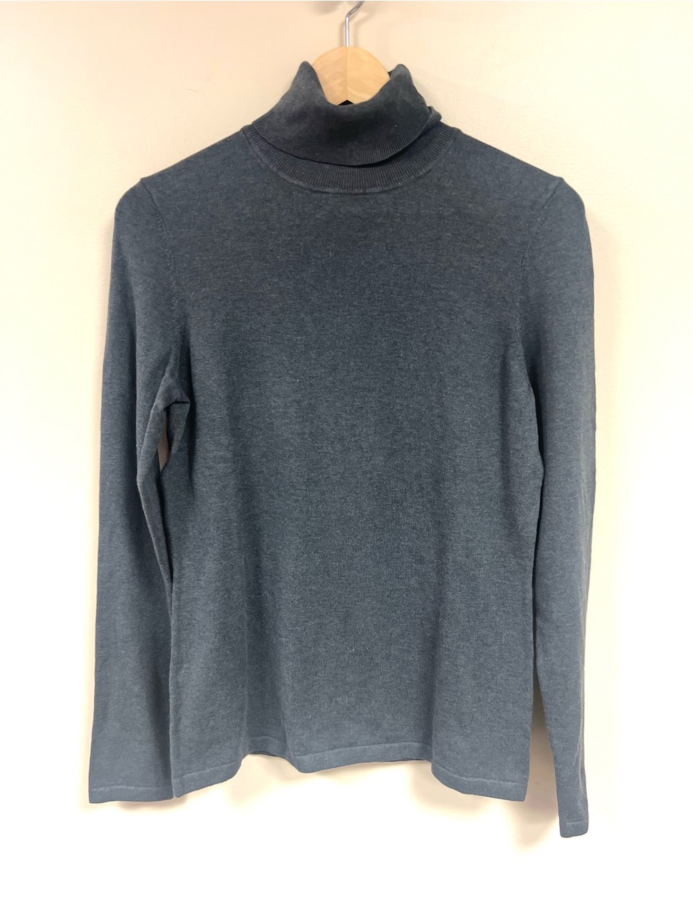 Talbots  Gray Turtleneck Sweater - Classic Winter Staple Sz M
